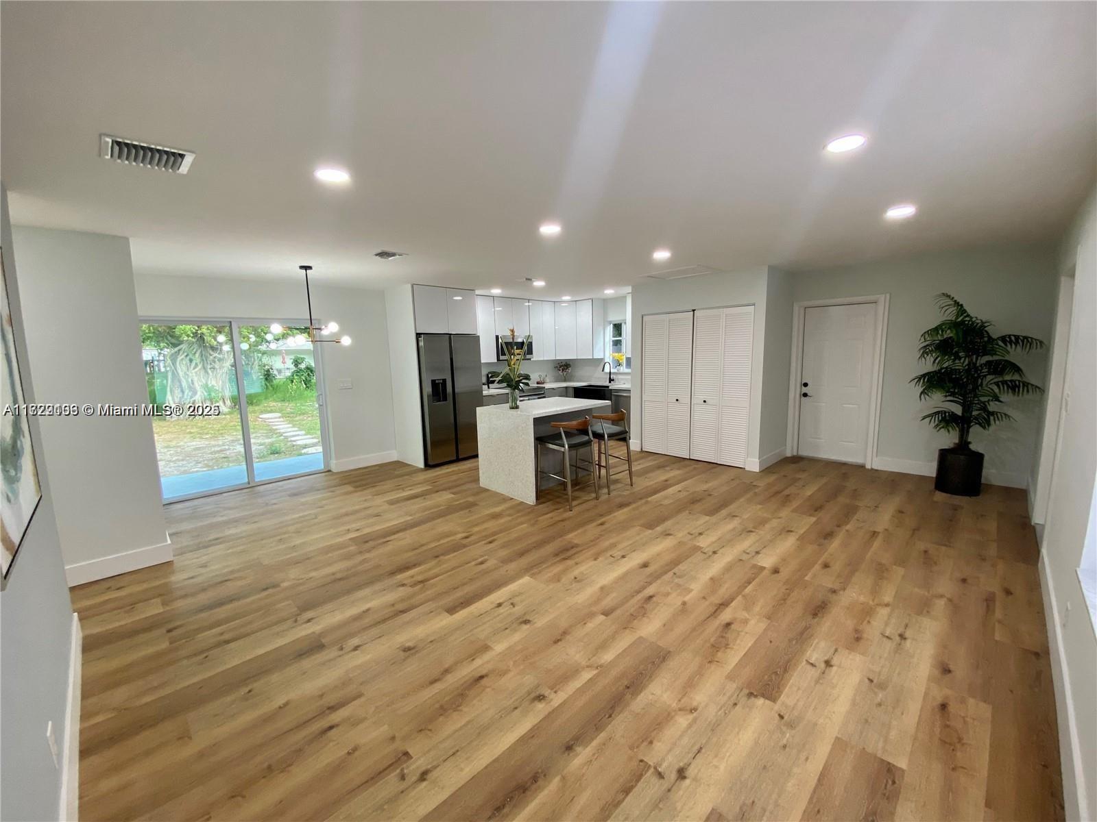 LAUDERDALE VILLAS - Residential