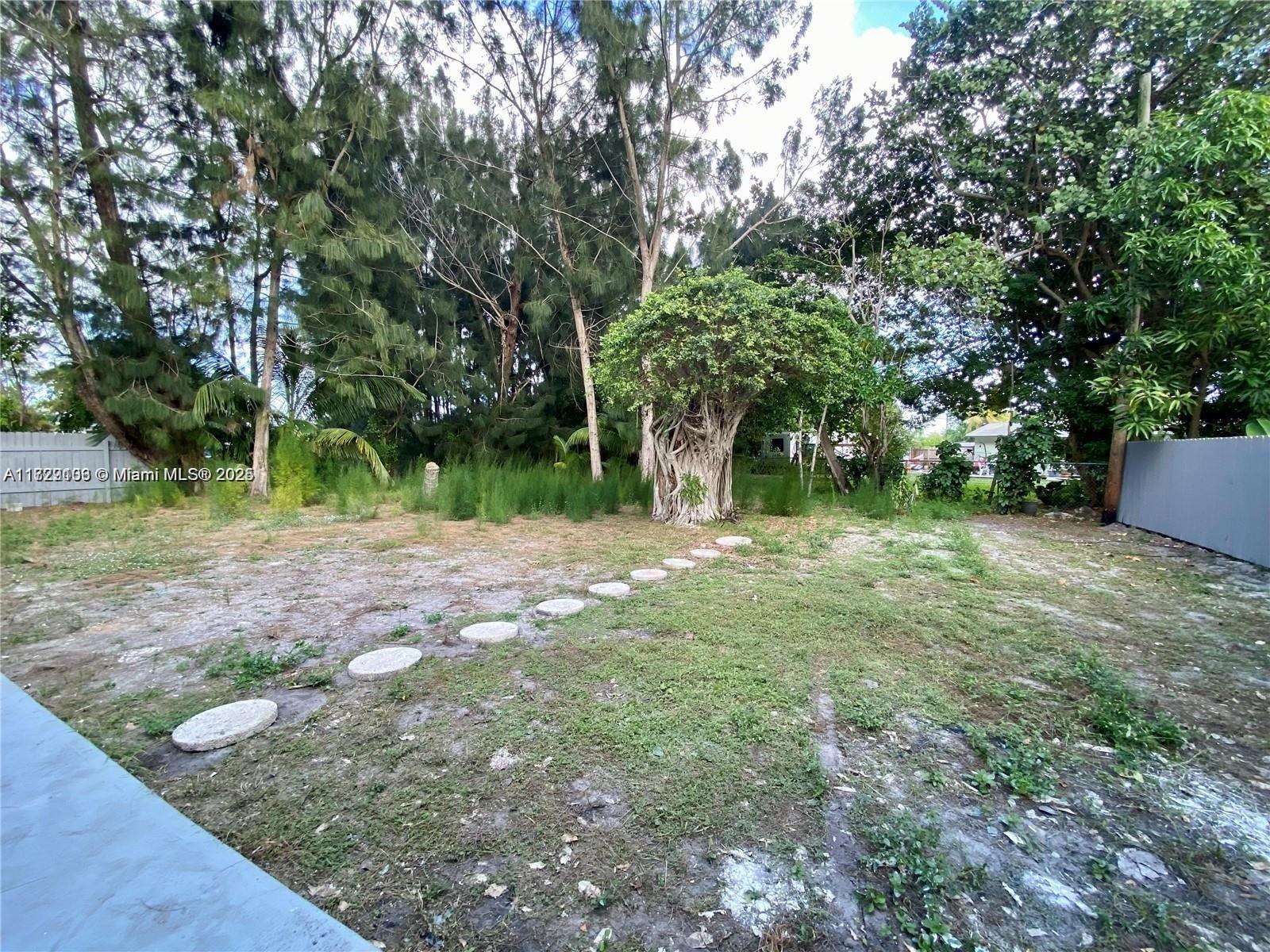 LAUDERDALE VILLAS - Residential