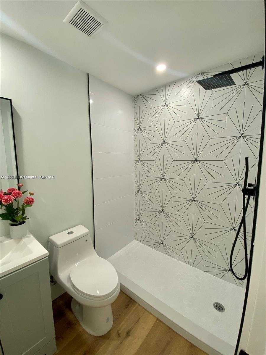 LAUDERDALE VILLAS - Residential