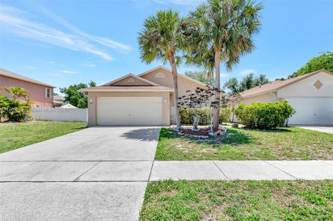 6077 Azalea Cir West Palm Beach FL 33415