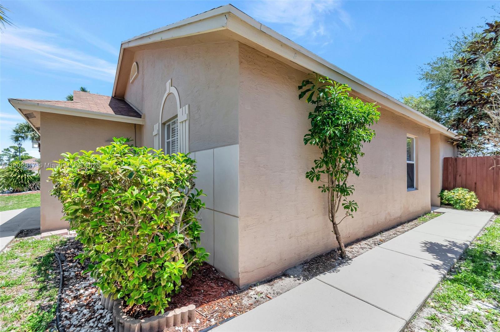 6077 Azalea Cir