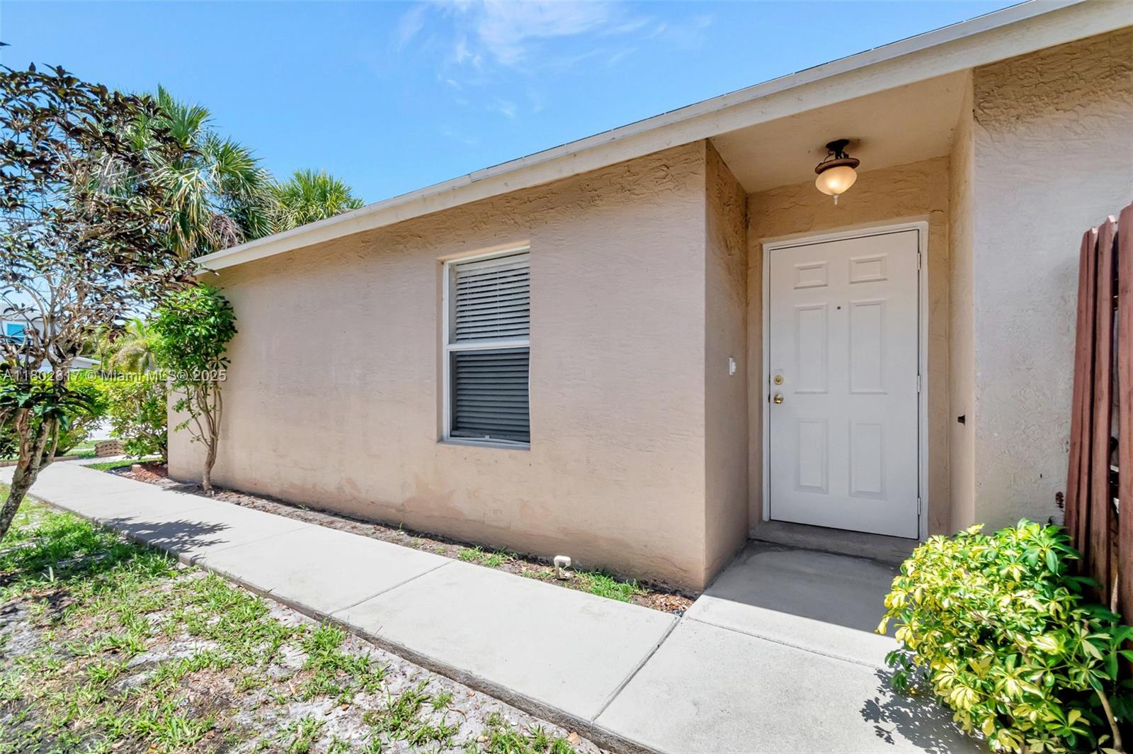 6077 Azalea Cir
