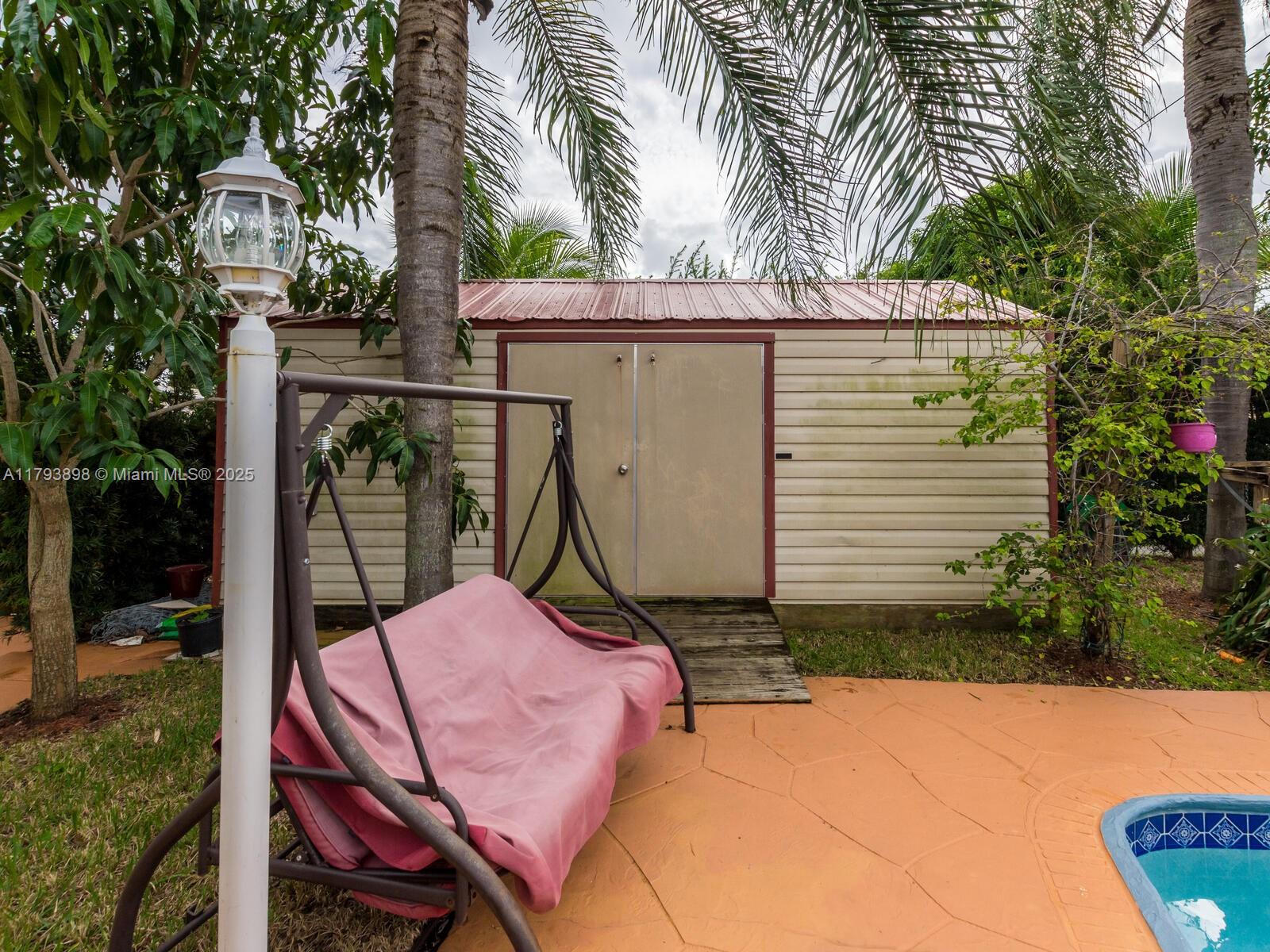 HOLLYWOOD HILLS AMEN PLAT - Residential Lease