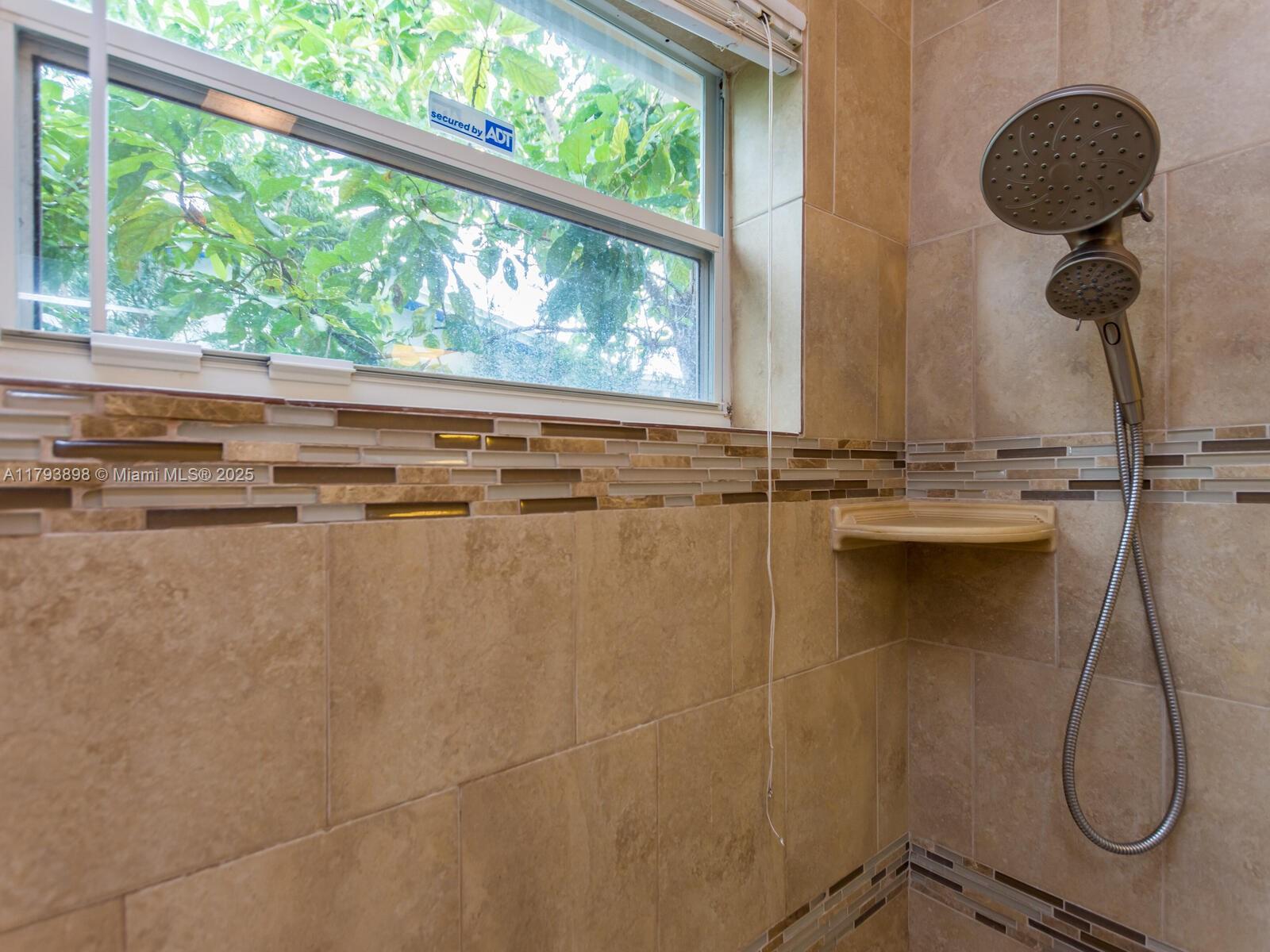 HOLLYWOOD HILLS AMEN PLAT - Residential Lease