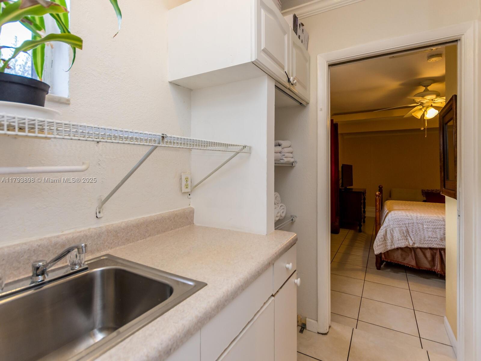 HOLLYWOOD HILLS AMEN PLAT - Residential Lease