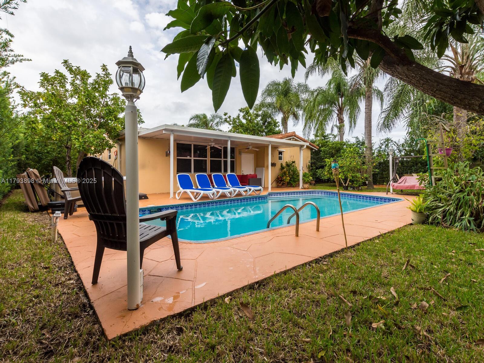 HOLLYWOOD HILLS AMEN PLAT - Residential Lease