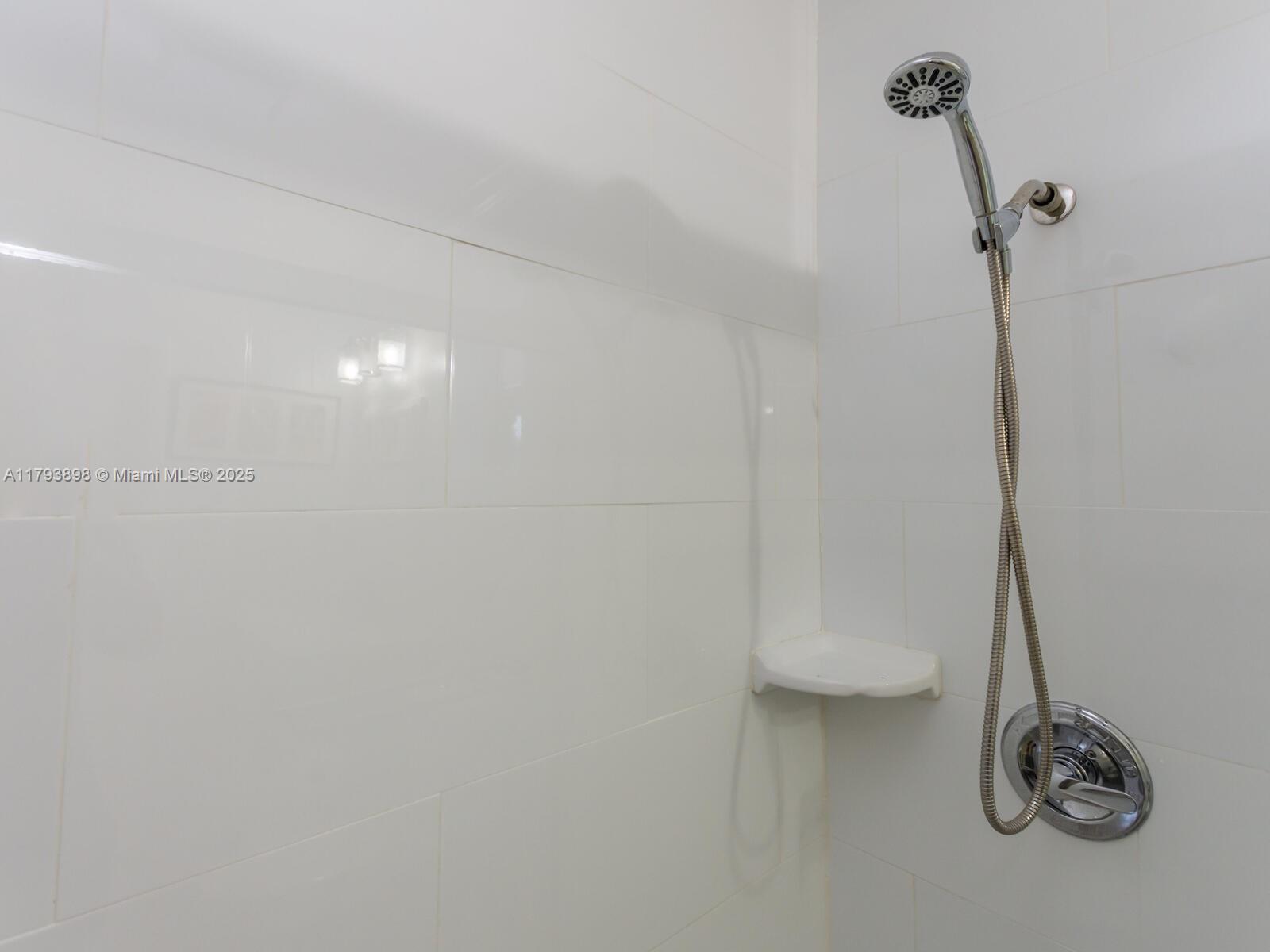 HOLLYWOOD HILLS AMEN PLAT - Residential Lease