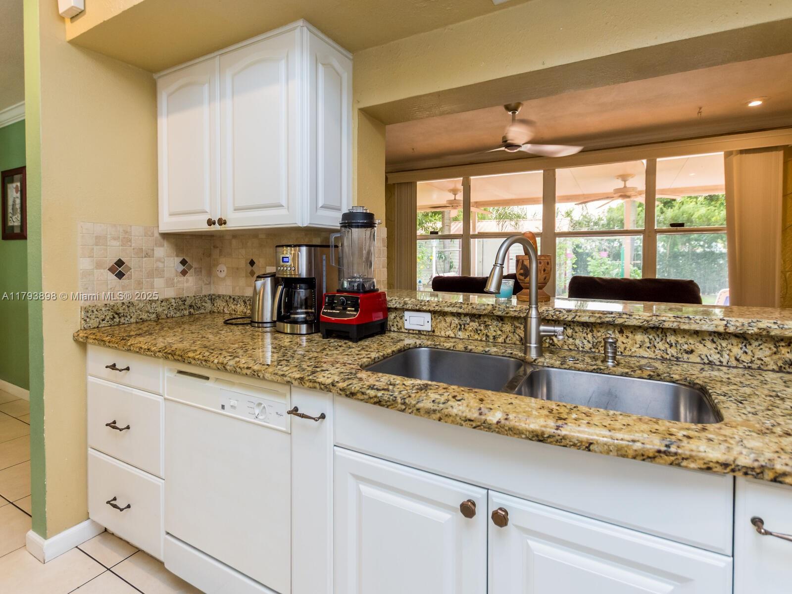 HOLLYWOOD HILLS AMEN PLAT - Residential Lease