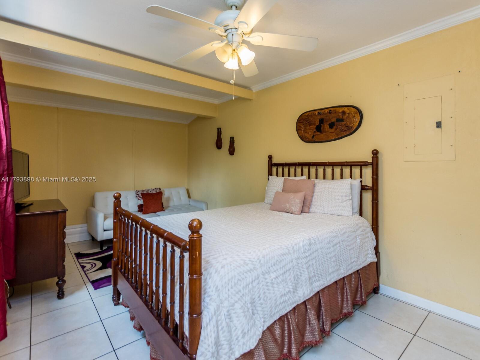 HOLLYWOOD HILLS AMEN PLAT - Residential Lease