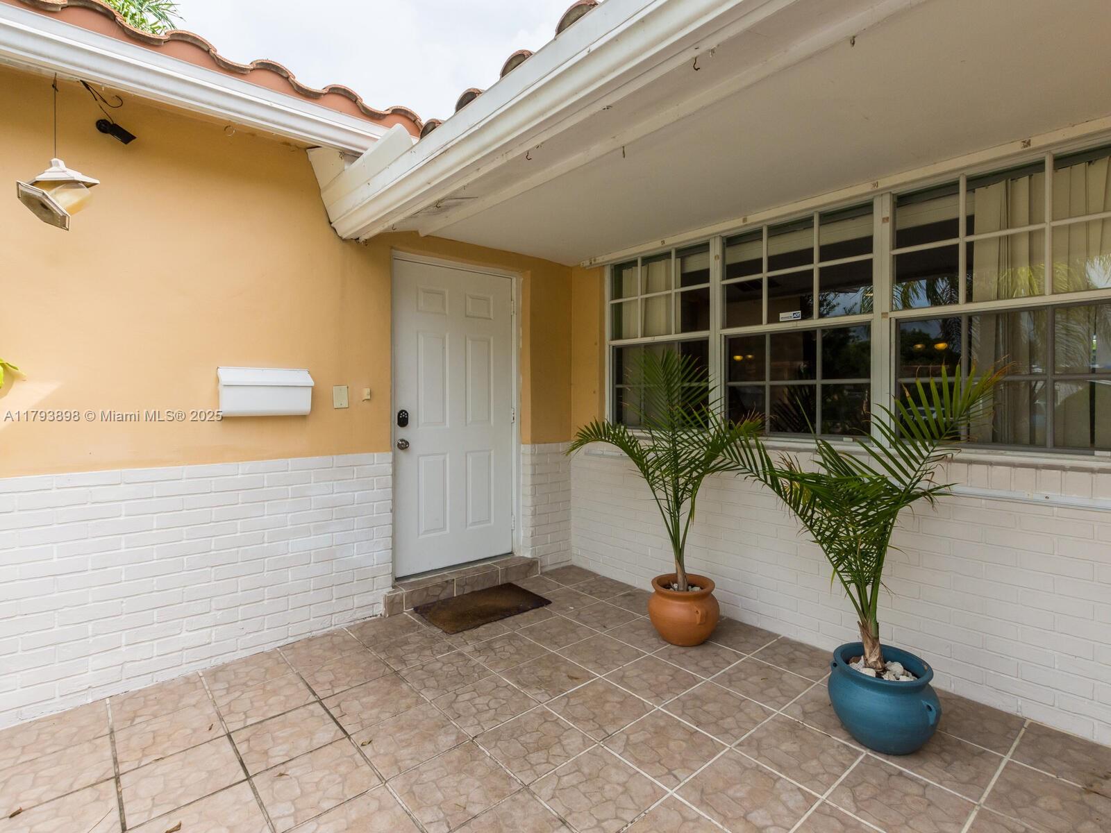 HOLLYWOOD HILLS AMEN PLAT - Residential Lease