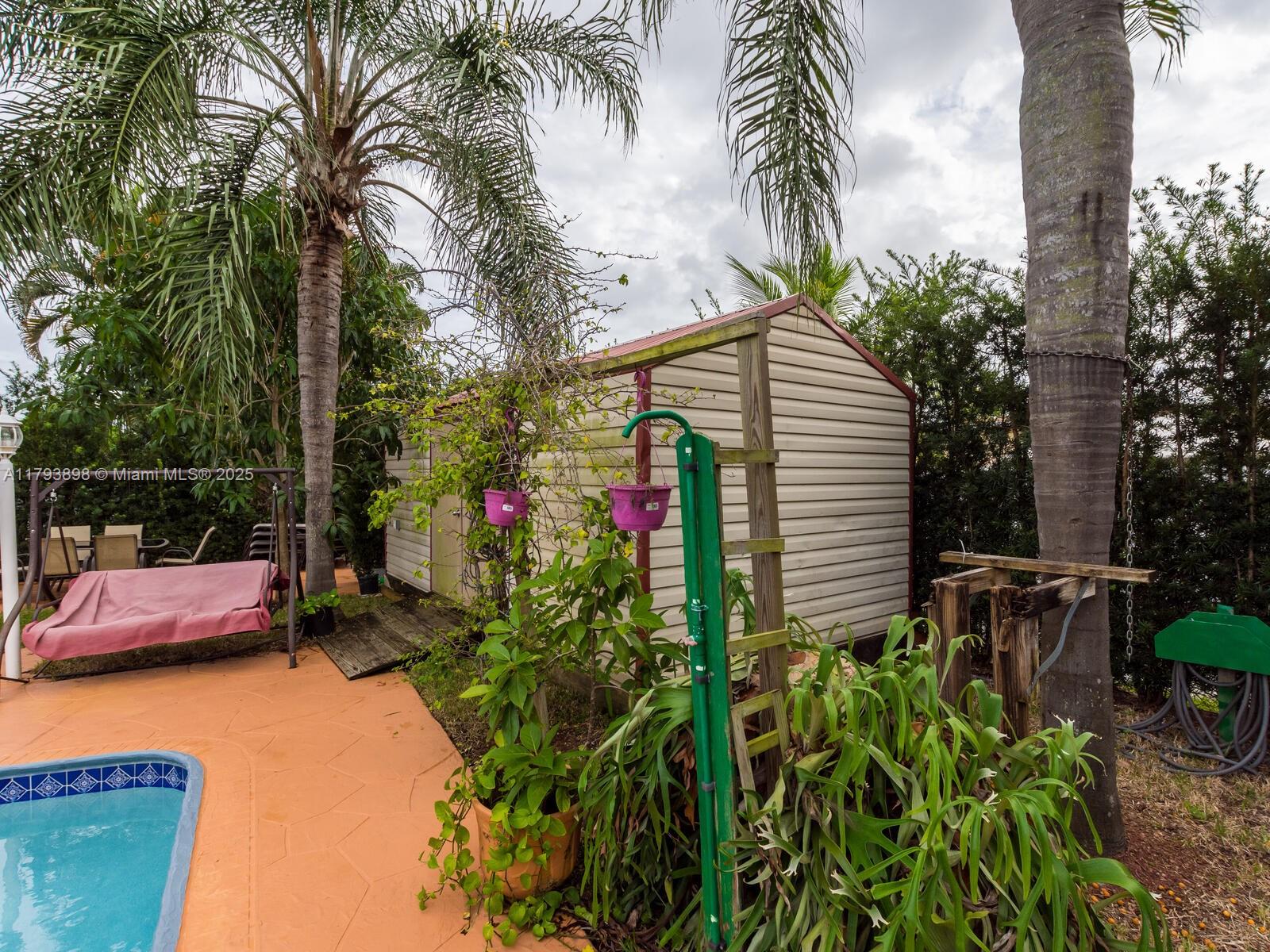 HOLLYWOOD HILLS AMEN PLAT - Residential Lease