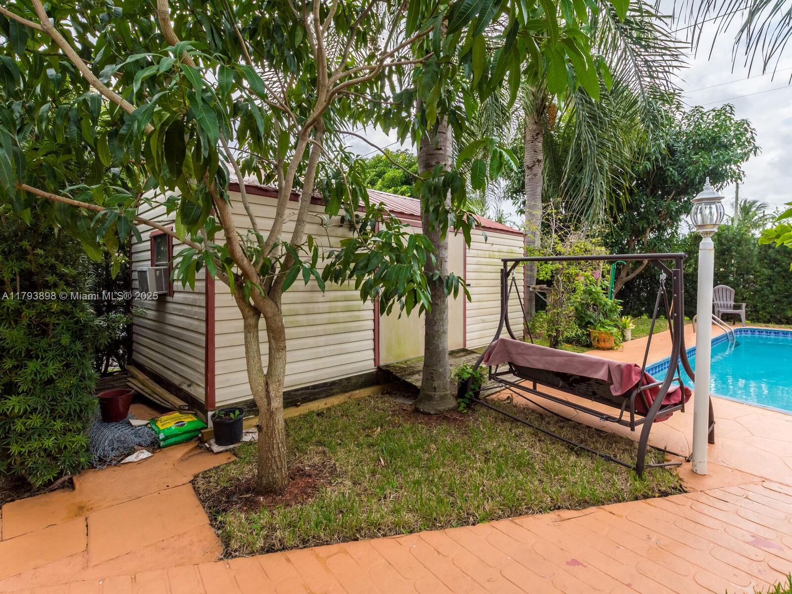 HOLLYWOOD HILLS AMEN PLAT - Residential Lease