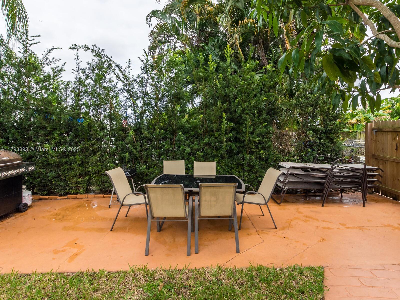 HOLLYWOOD HILLS AMEN PLAT - Residential Lease