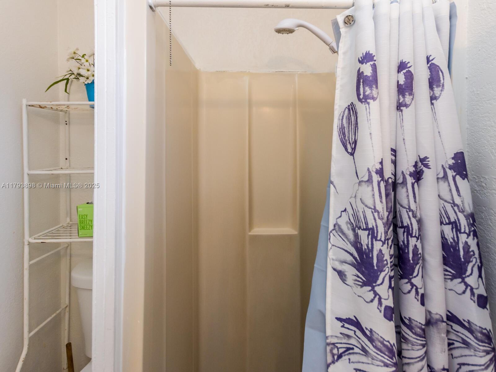 HOLLYWOOD HILLS AMEN PLAT - Residential Lease