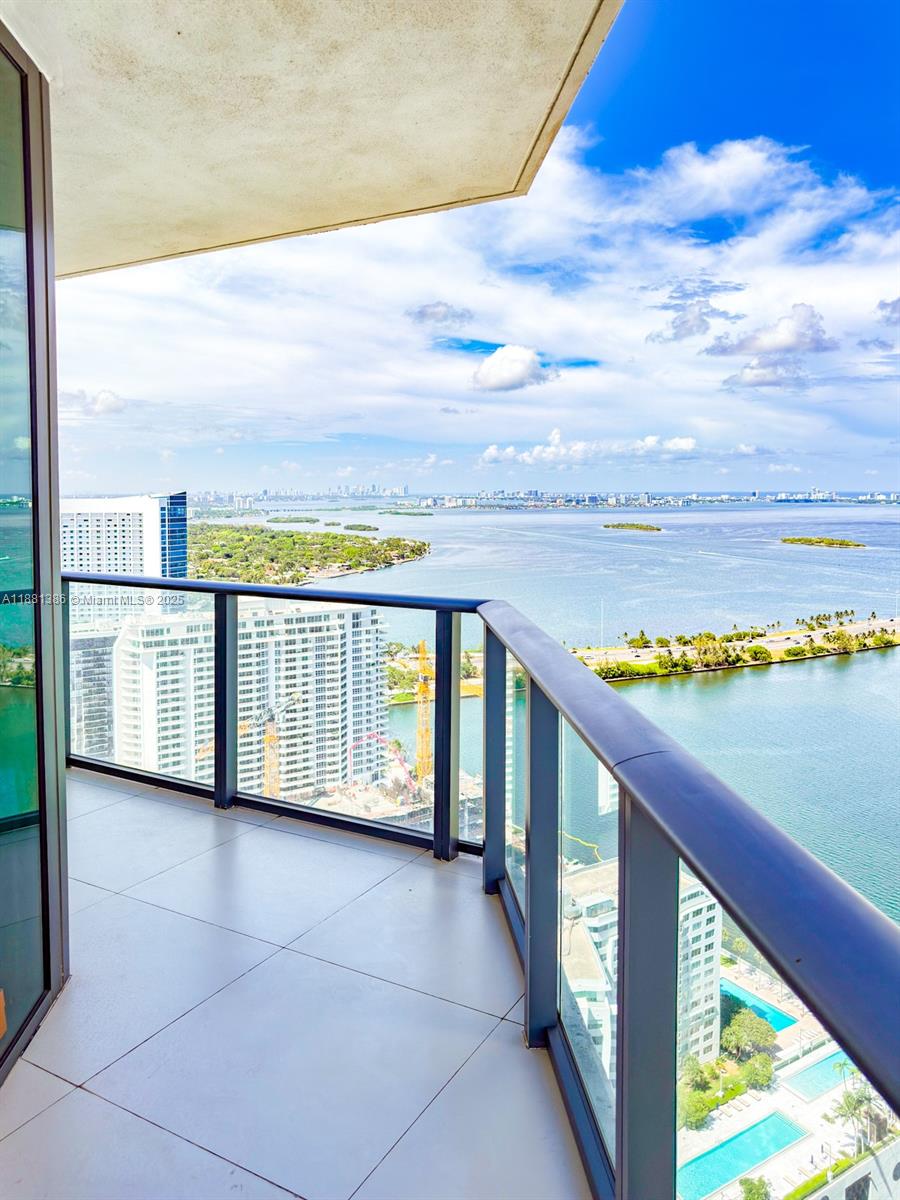 PARAISO BAYVIEWS CONDO - Residential