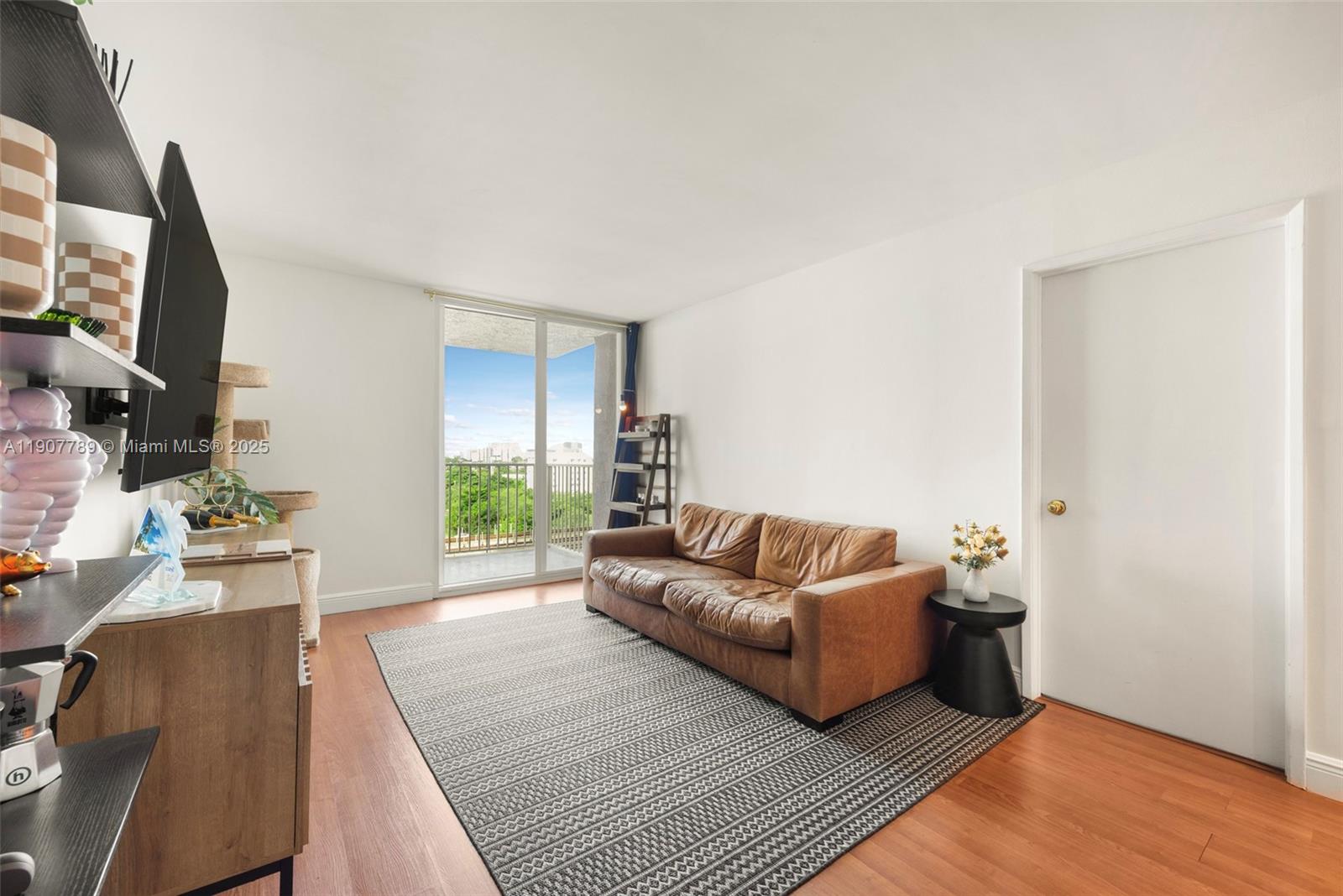 MADISON DOWNTOWN CONDO - Residential