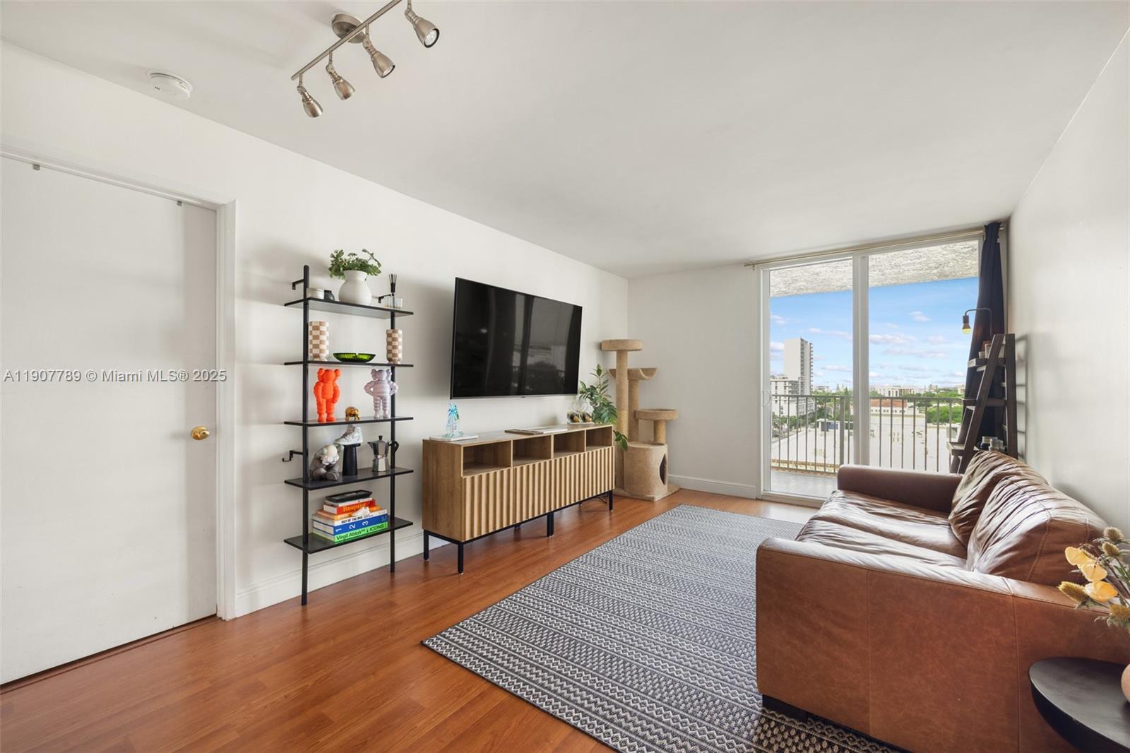 MADISON DOWNTOWN CONDO - Residential