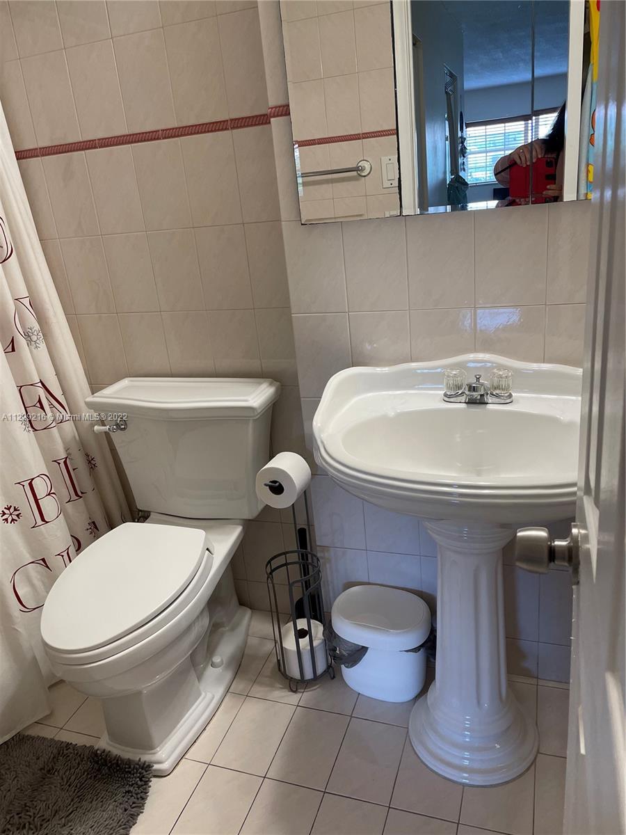 GRANDA DADELAND CONDO - Residential Lease