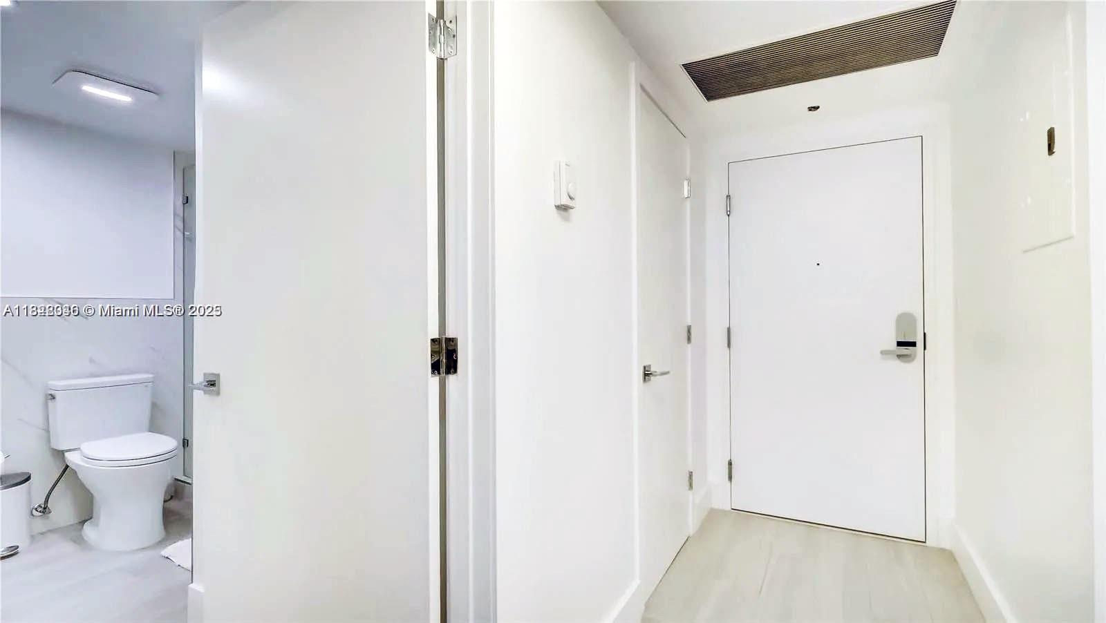 2301 Collins Ave 318