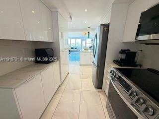 HOLLYWOOD TOWERS CONDO - Residential Lease