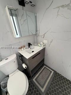 HOLLYWOOD TOWERS CONDO - Residential Lease