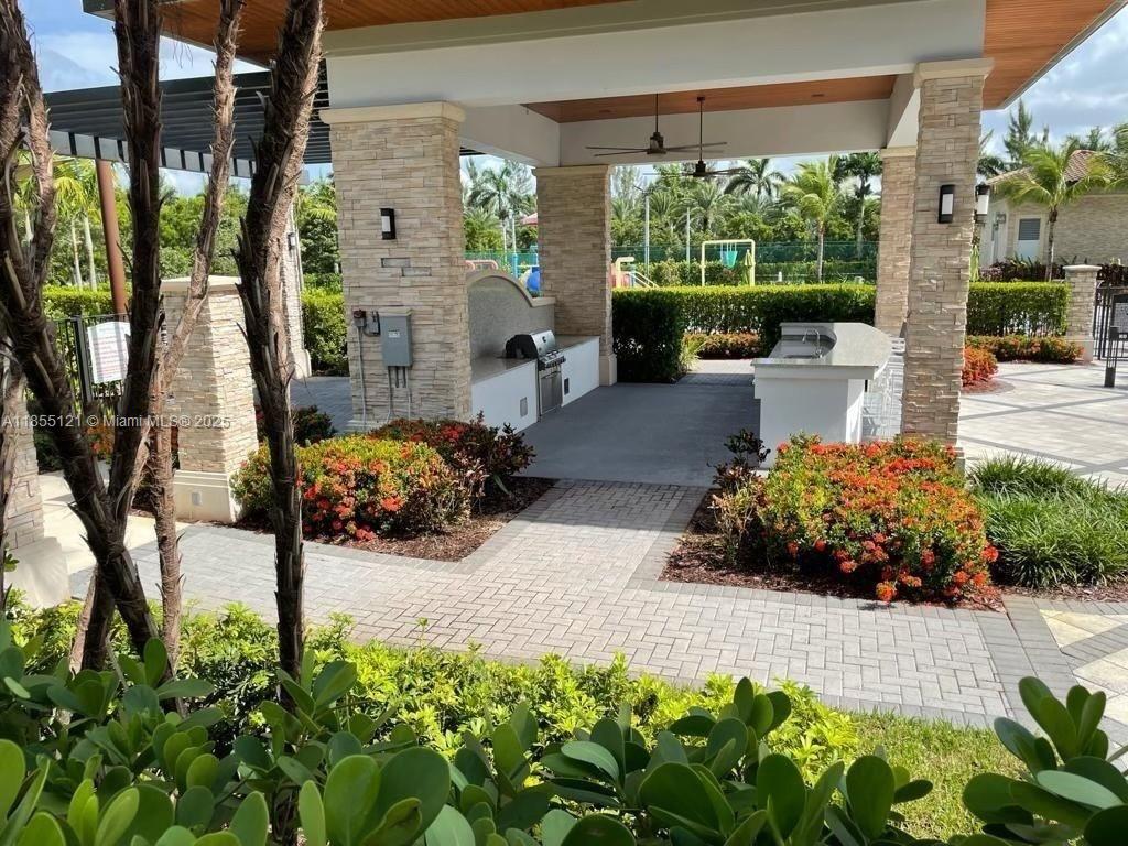 APEX AT PARK CENTRAL COND - Residential