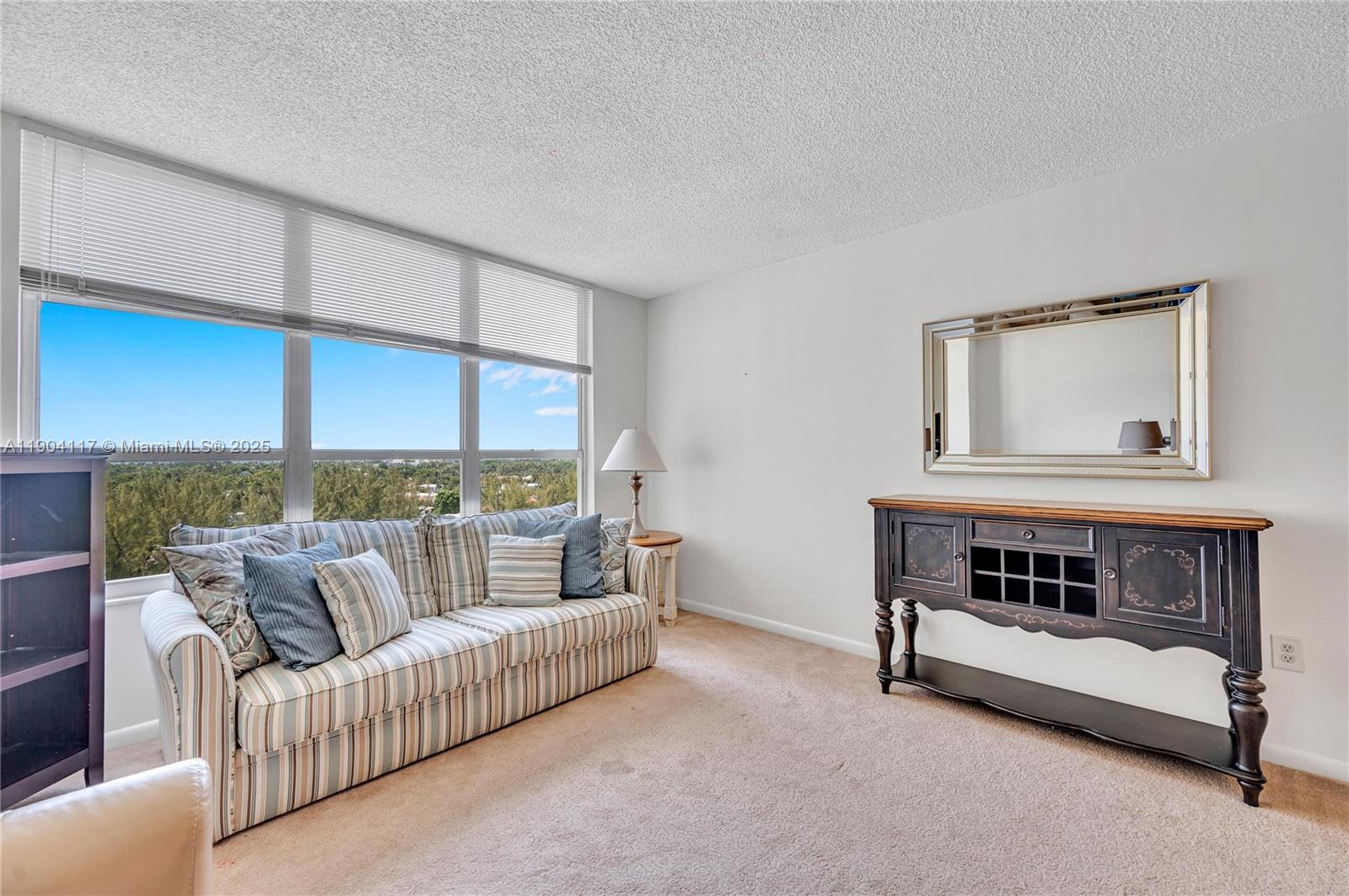 4101 Pine Tree Dr 707