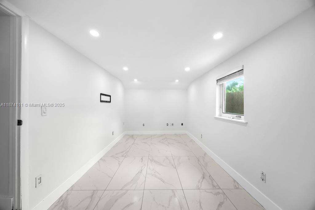 PLAYLAND ISLES - Residential