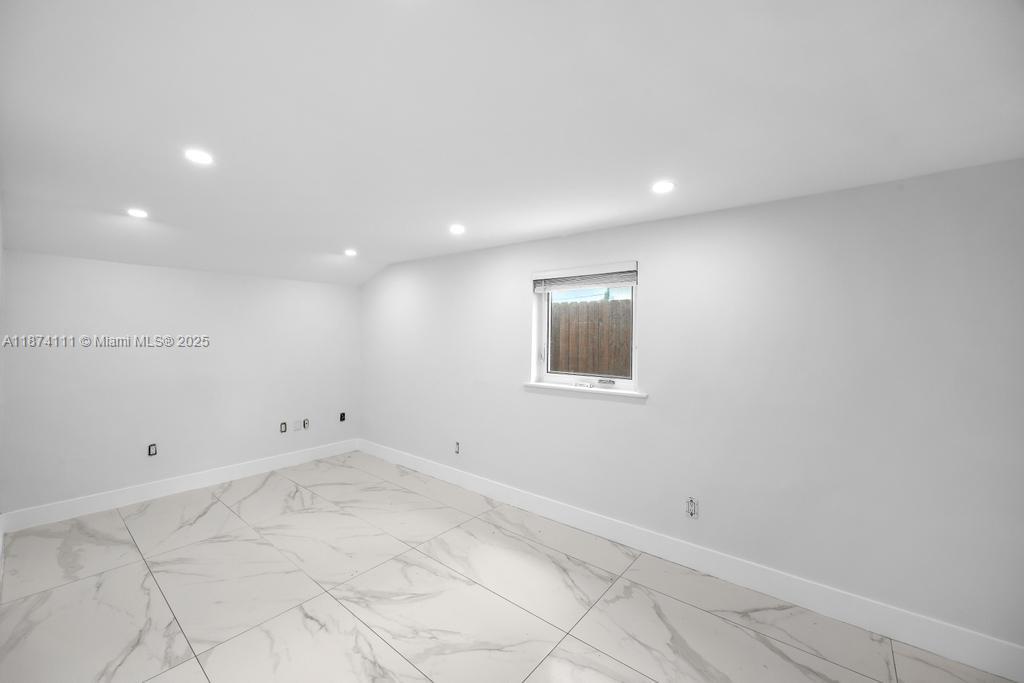 PLAYLAND ISLES - Residential