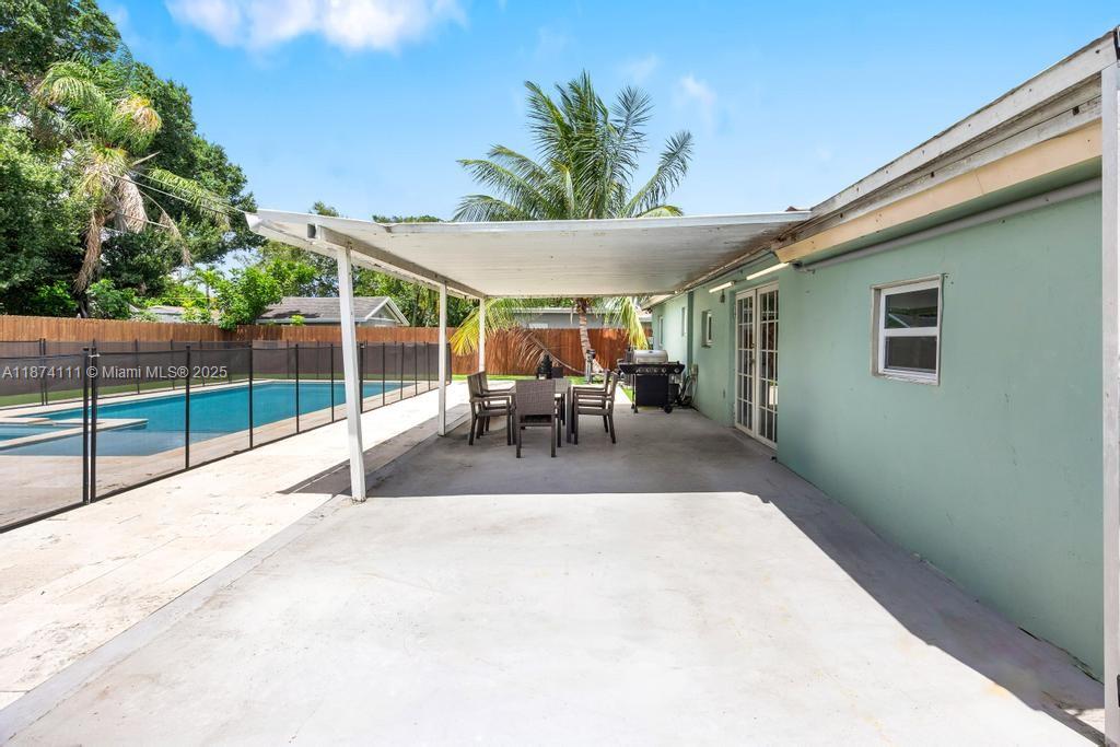 PLAYLAND ISLES - Residential