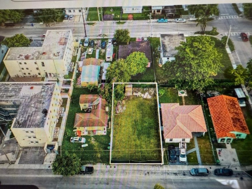 Greta location!! lot is close to Allapattah and Wynwood , lot is clear  perfect for investments  Miami neighborhoods 
Easy to show