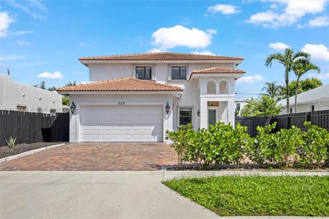 529 El Prado West Palm Beach FL 33405