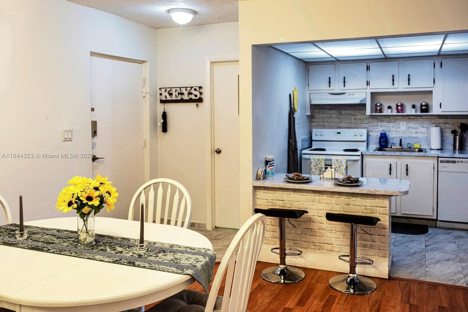 OMEGA CONDO NO 4 - Residential