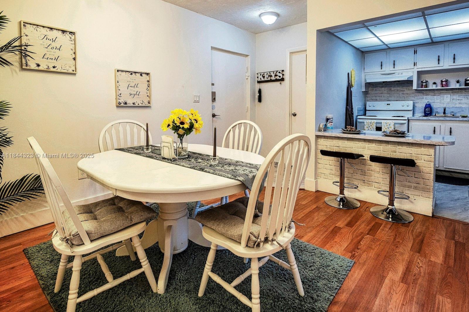 OMEGA CONDO NO 4 - Residential