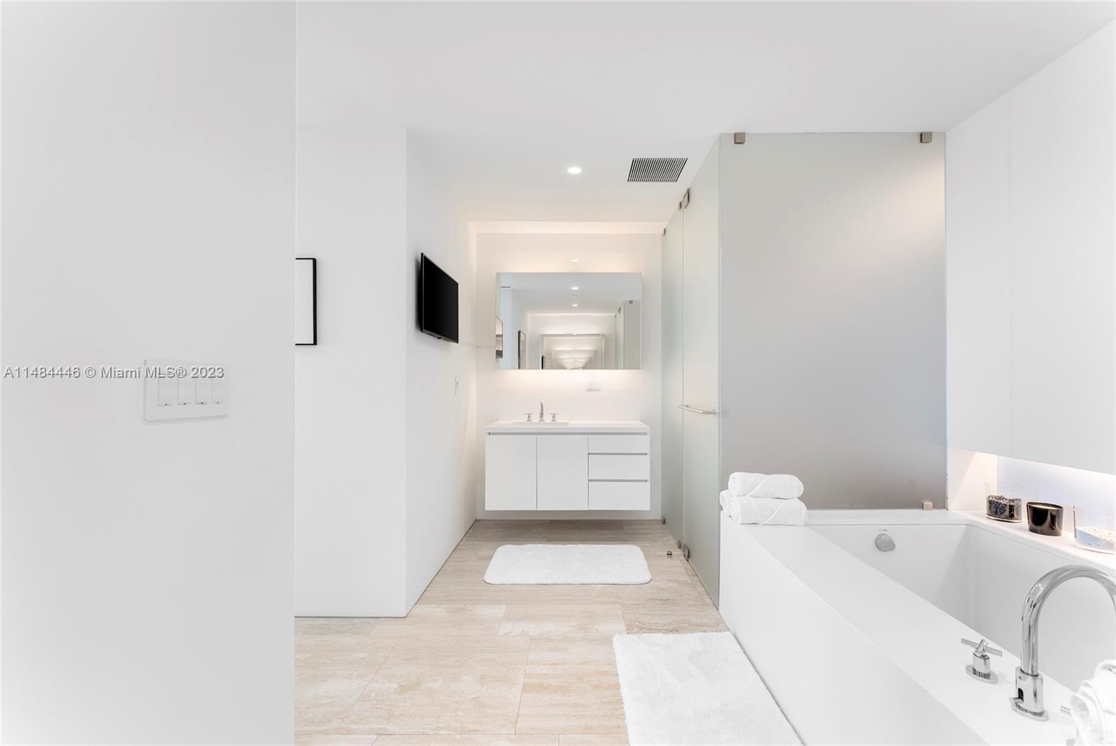 FOUR SEASONS SURF CLUB - Residential