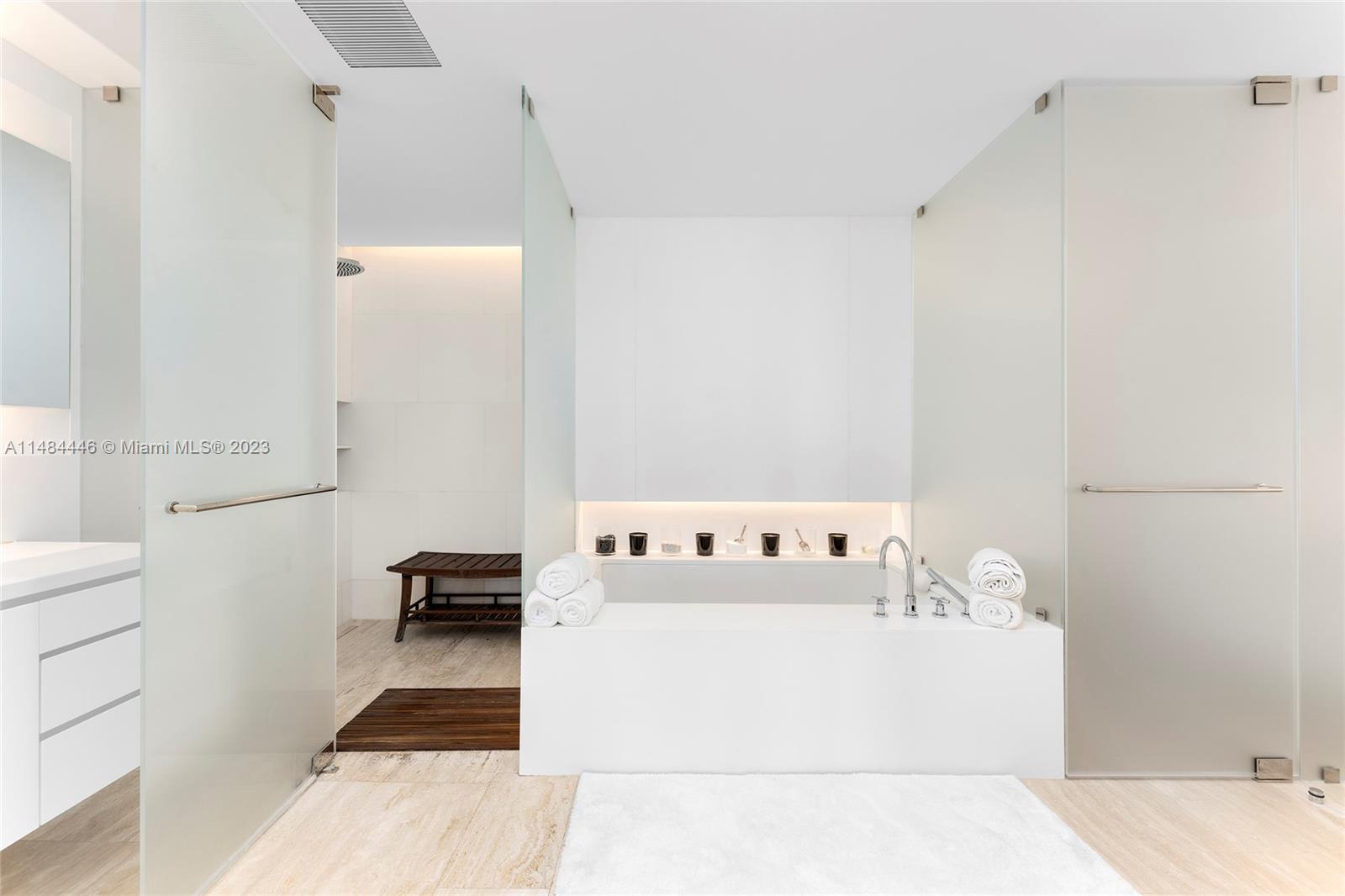 FOUR SEASONS SURF CLUB - Residential