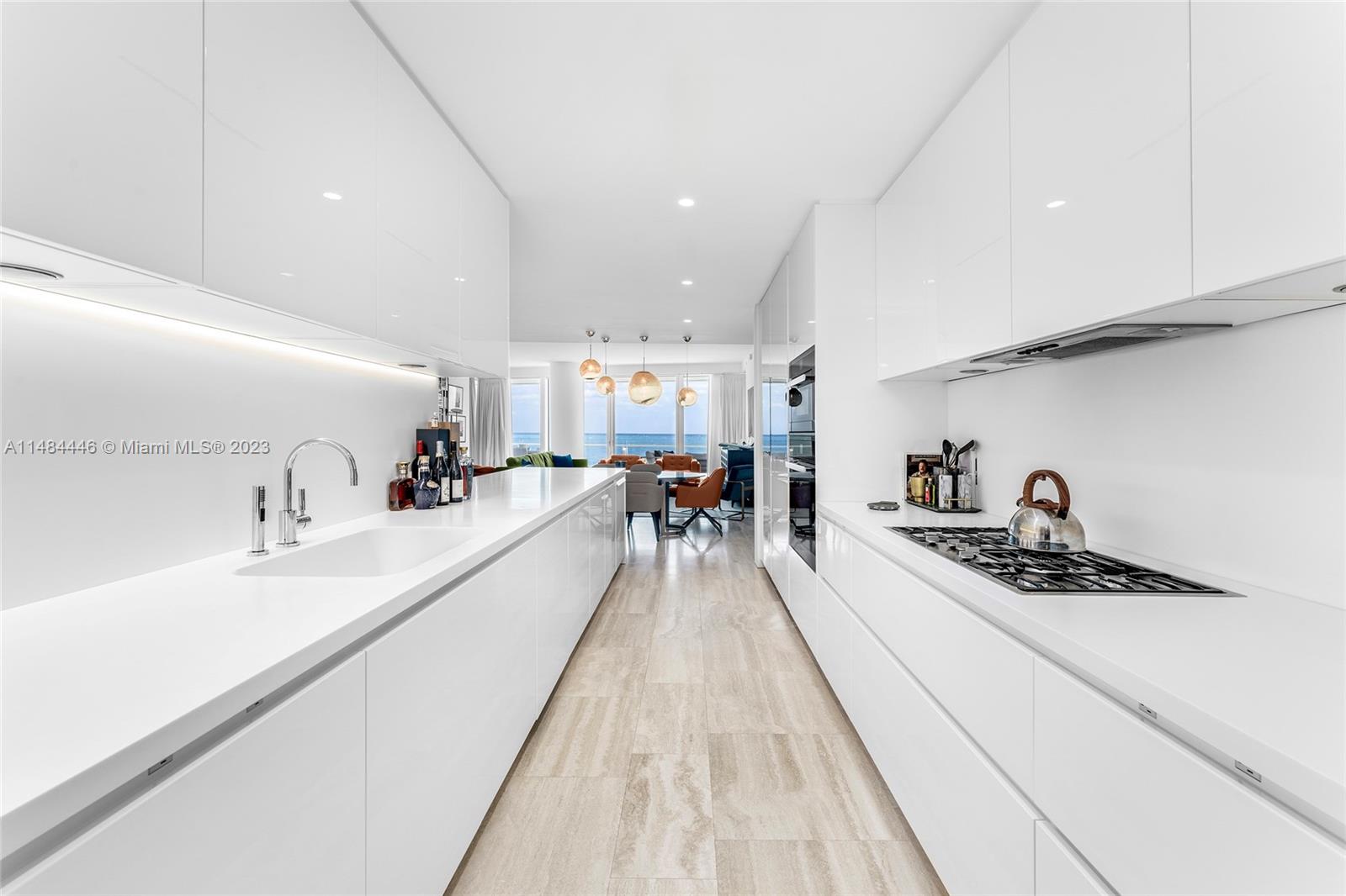 FOUR SEASONS SURF CLUB - Residential