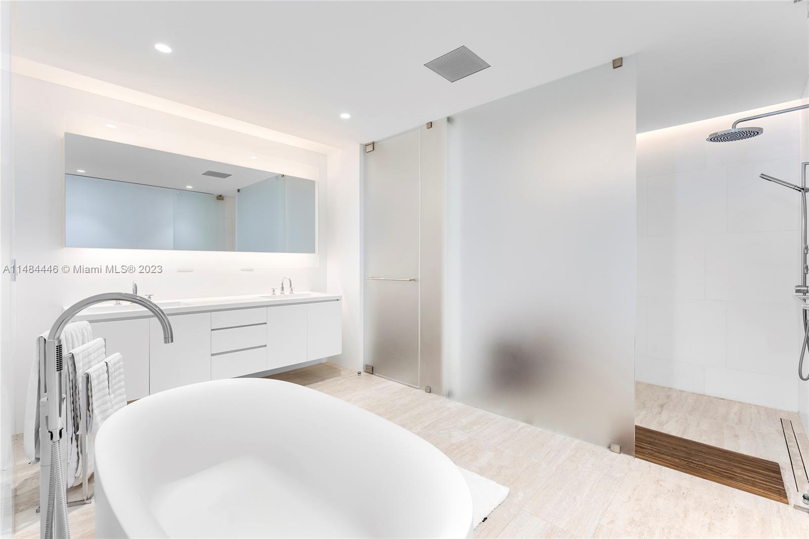 FOUR SEASONS SURF CLUB - Residential