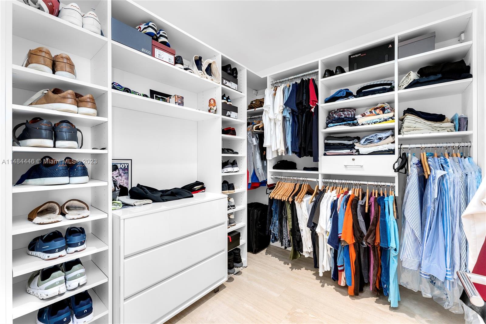 FOUR SEASONS SURF CLUB - Residential