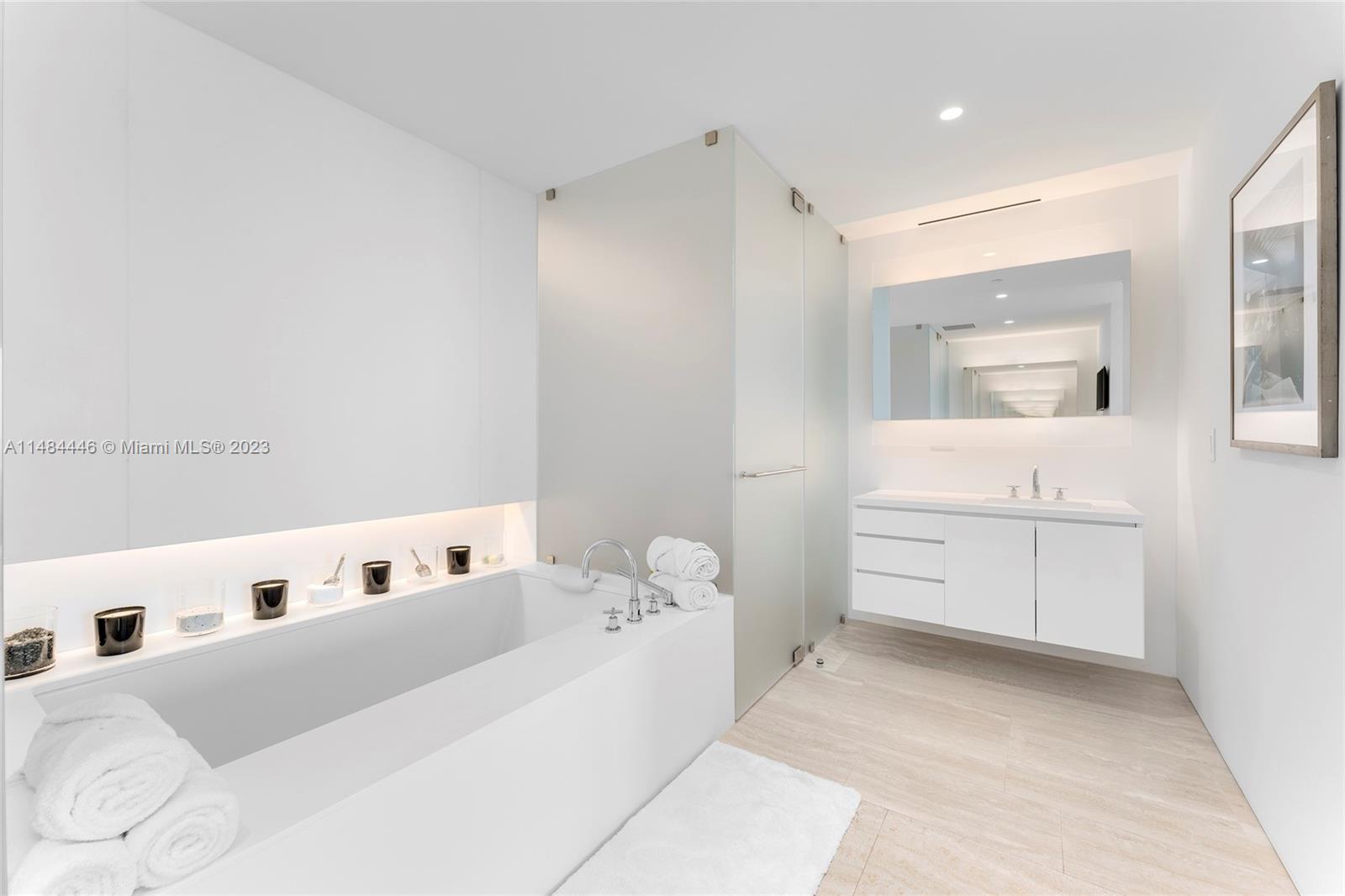 FOUR SEASONS SURF CLUB - Residential