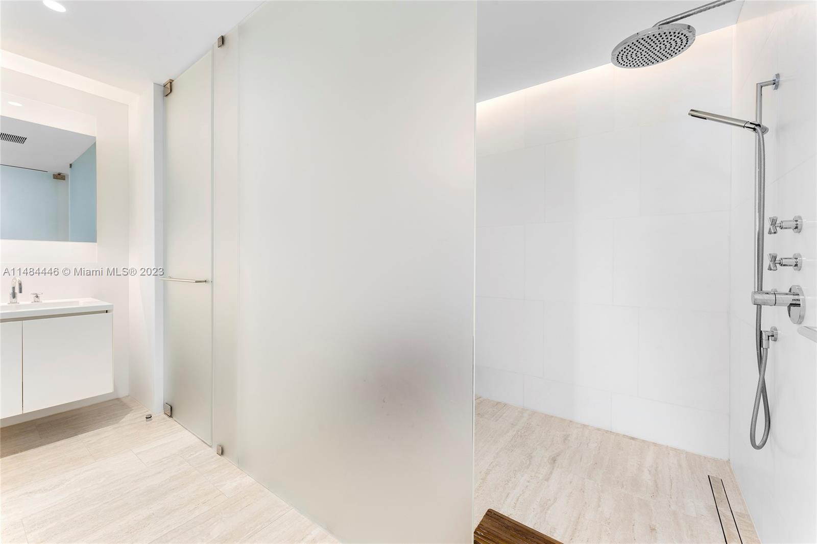 FOUR SEASONS SURF CLUB - Residential