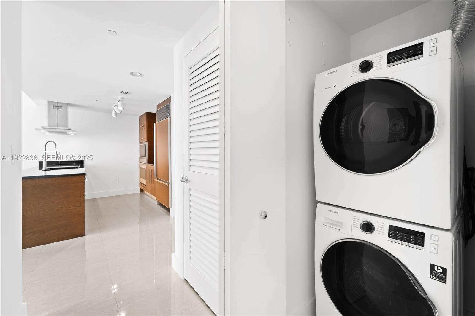 ICON BRICKELL CONDO NO 3 - Residential