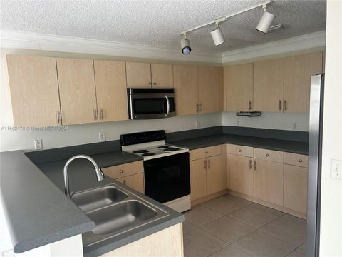 Single Family Residence in Lauderhill FL 6717 39th Ln Ln 32.jpg