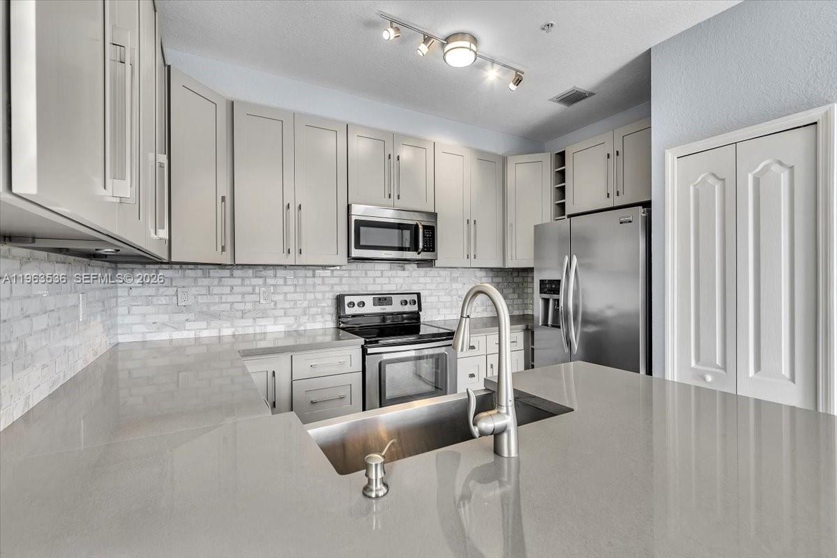 COURTYARDS AT JACARANDA C - Residential