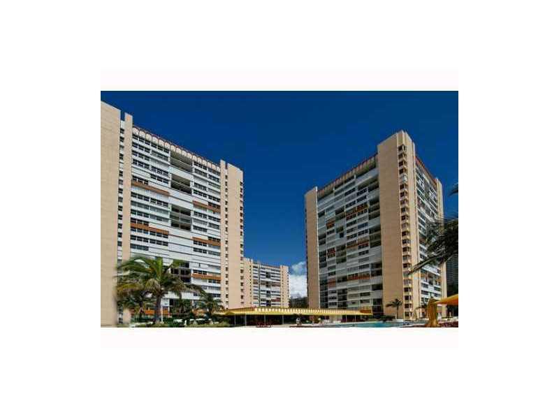 LARGE 2/2 UNIT IN OCEANFRONT BUILDING WITH OCEAN VIEWS, FACINF NORTH. UNIT IS TILED IN LIVING AREA AND PERGO FLOORING IN THE BEDROOMS. LARGE EAT-IN KITCHEN WITH NEW APPLIANCES. A LOT OF CLOSET SPACE. BUILDING HAS FULL AMENITIES: 24 SECURITY, VALET PARKING , TENNIS COURT, POOL, RESTAURANT AND MUCH MORE.