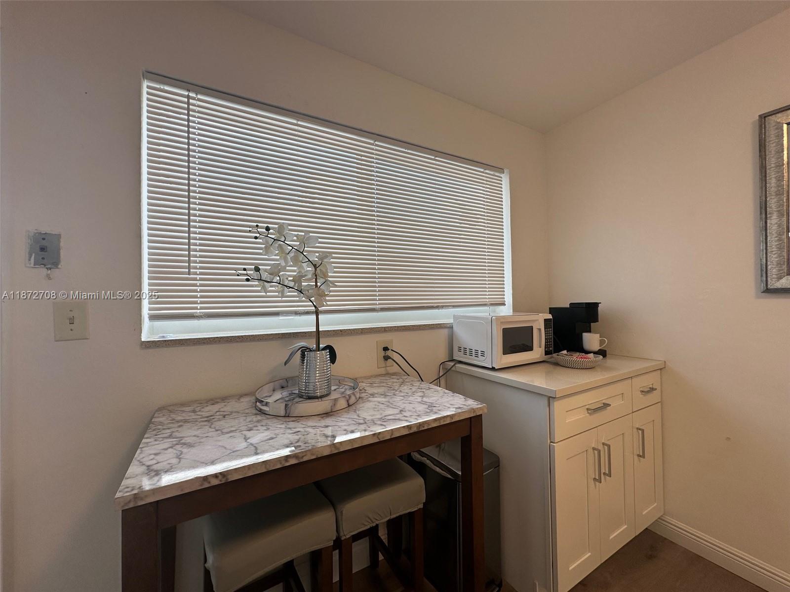 HALLANDALE PARK - Residential Income