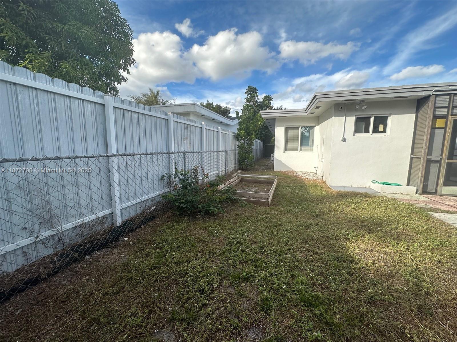 HALLANDALE PARK - Residential Income