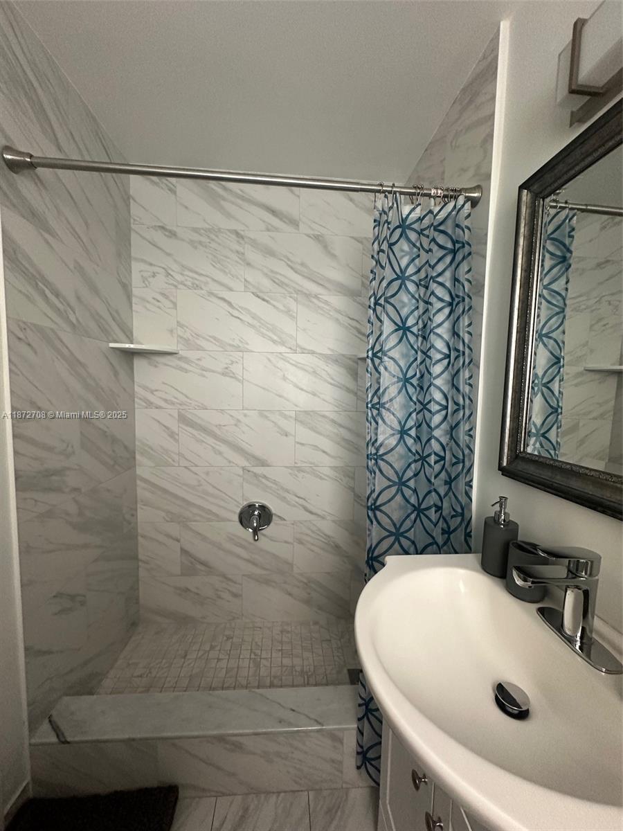 HALLANDALE PARK - Residential Income