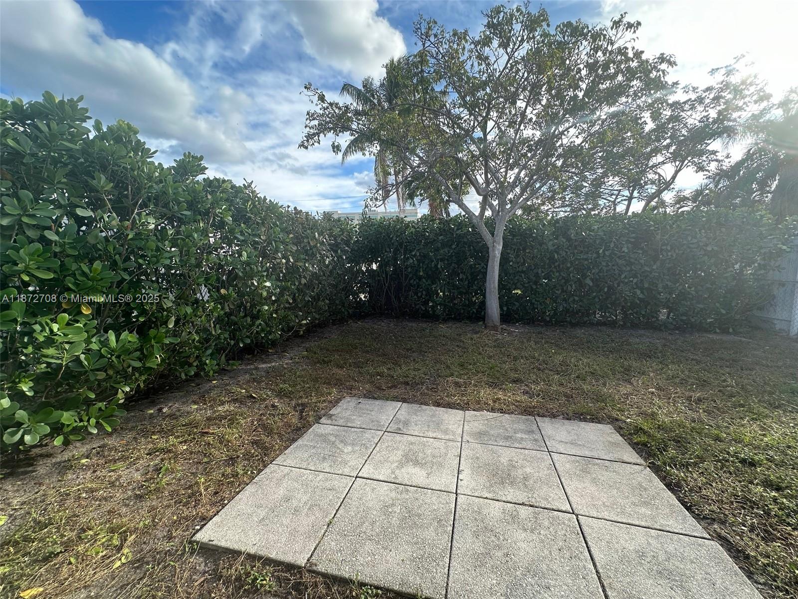 HALLANDALE PARK - Residential Income