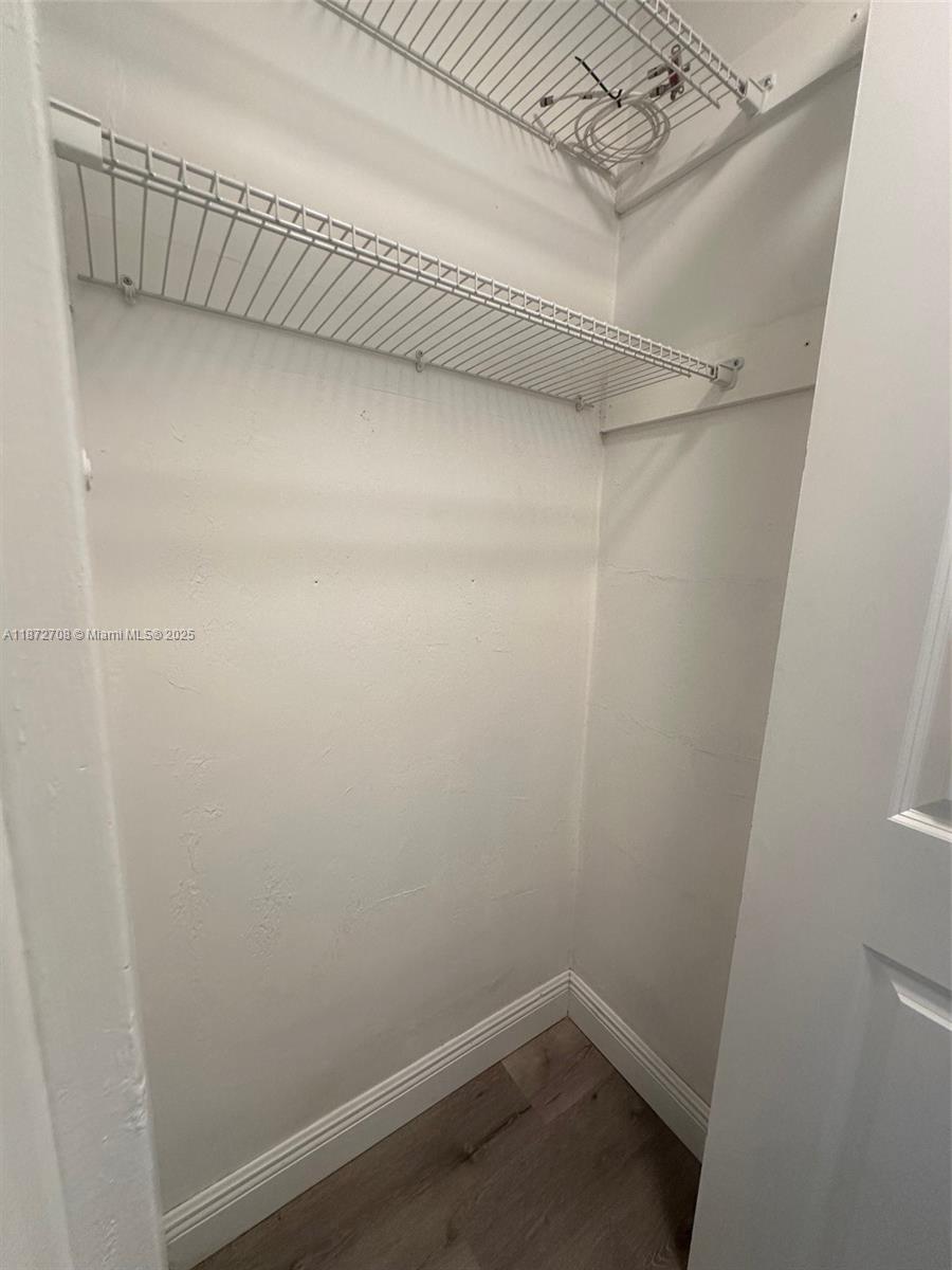 HALLANDALE PARK - Residential Income